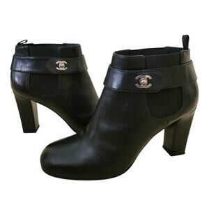 Chanel Interlocking CC Logo Black Leather Turnlock Ankle Boots Heeled 10.5 41